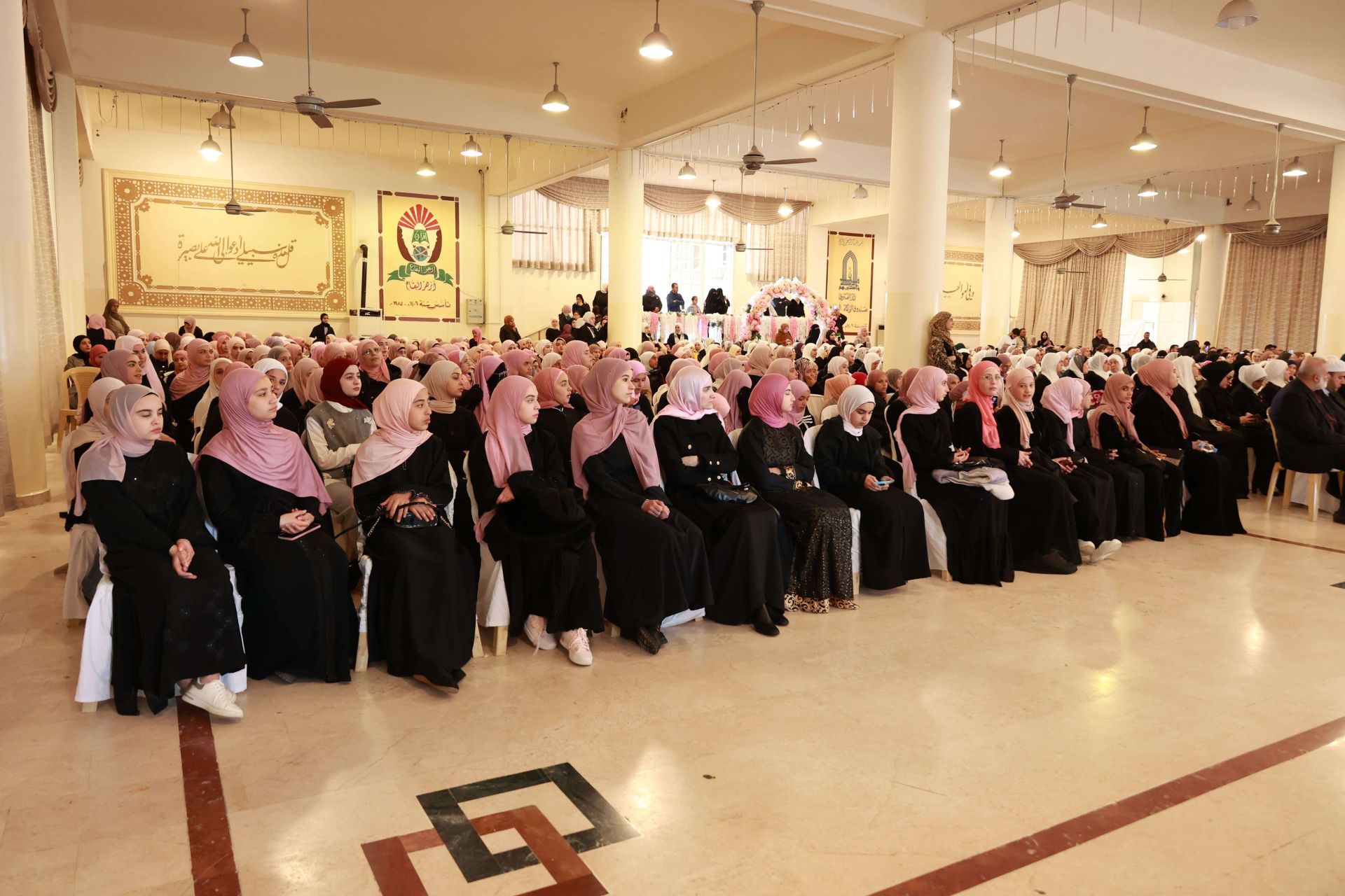 طوفان الحجاب في أزهر البقاع: تكريم 400 محجبة من القرى البقاعية